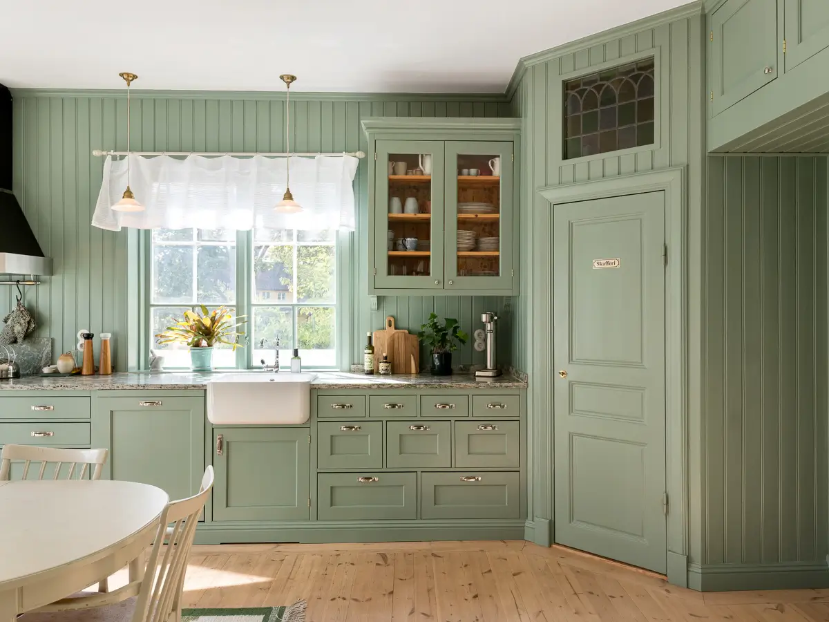 A Grand Apartment with a Green Kitchen in a Turn-of-the-Century Villa 4 green-kitchen-1910-villa-stockholm