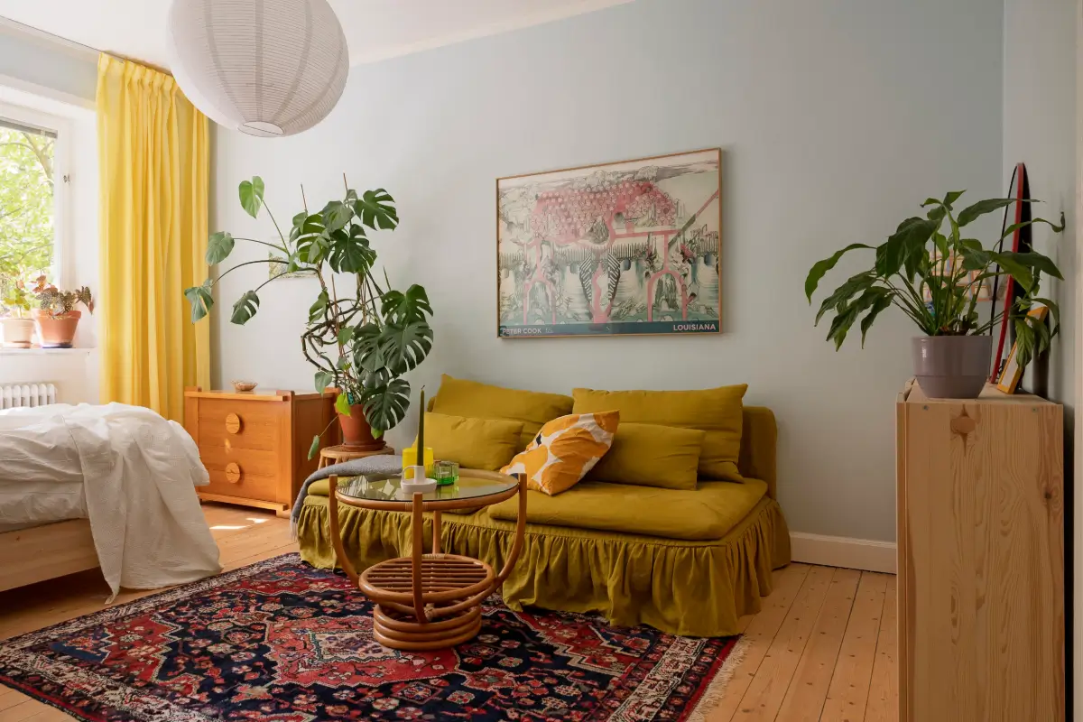 Yellow Color Accents in a 1940s Stockholm Studio Apartment 1 harmonious-color-palette-1940s-stockholm-studio-apartment-nordroom
