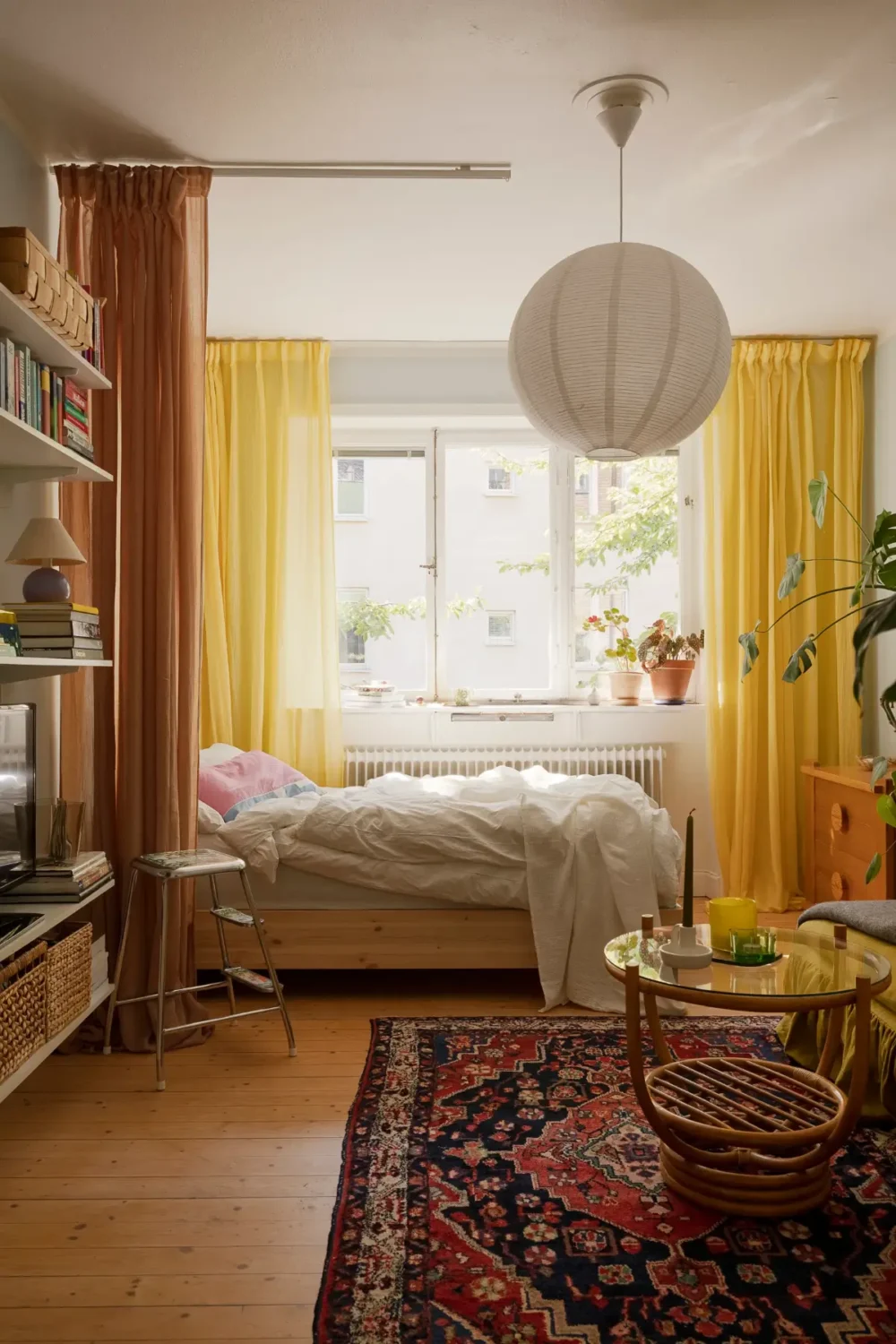 Yellow Color Accents in a 1940s Stockholm Studio Apartment 4 harmonious-color-palette-1940s-stockholm-studio-apartment-nordroom