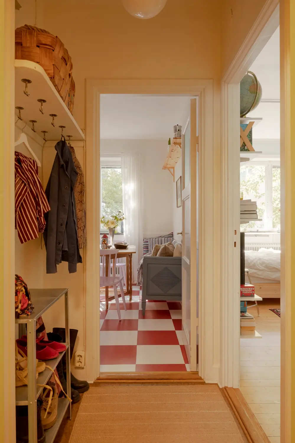 Yellow Color Accents in a 1940s Stockholm Studio Apartment 25 harmonious-color-palette-1940s-stockholm-studio-apartment-nordroom