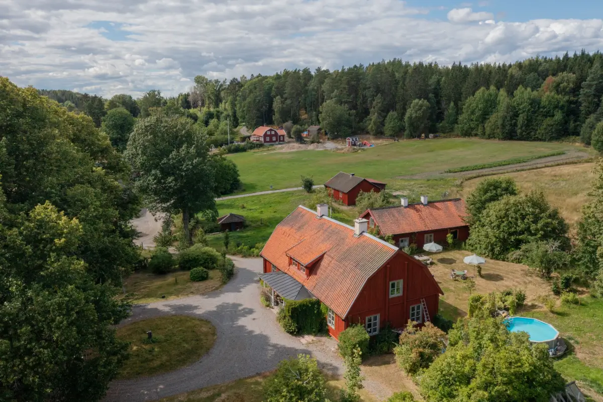 Historic Character in a Unique 18th-Century Swedish Country House 1 historic-character-18th-century-country-house-sweden-nordroom