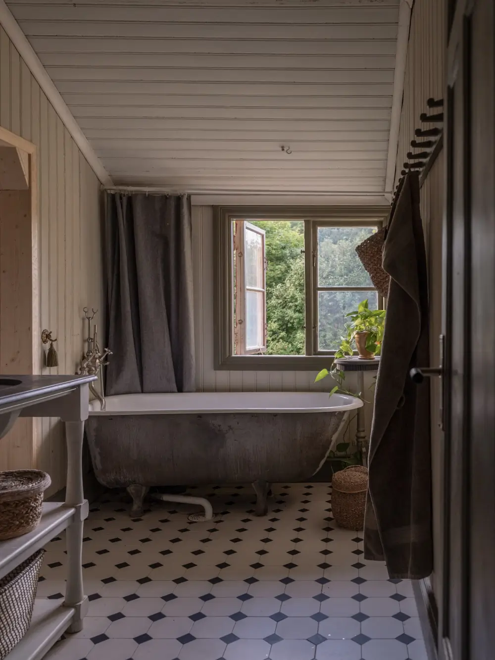 Historic Character in a Unique 18th-Century Swedish Country House 52 historic-character-18th-century-country-house-sweden-nordroom