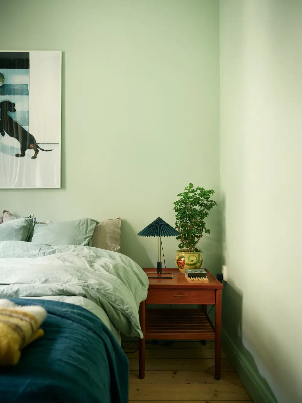 Before & After: A Colorful, Modern Update for a Late 19th-Century Apartment 39 pink-kitchen-painted-green-joinery-late-19th-century-stockholm-apartment-nordroom