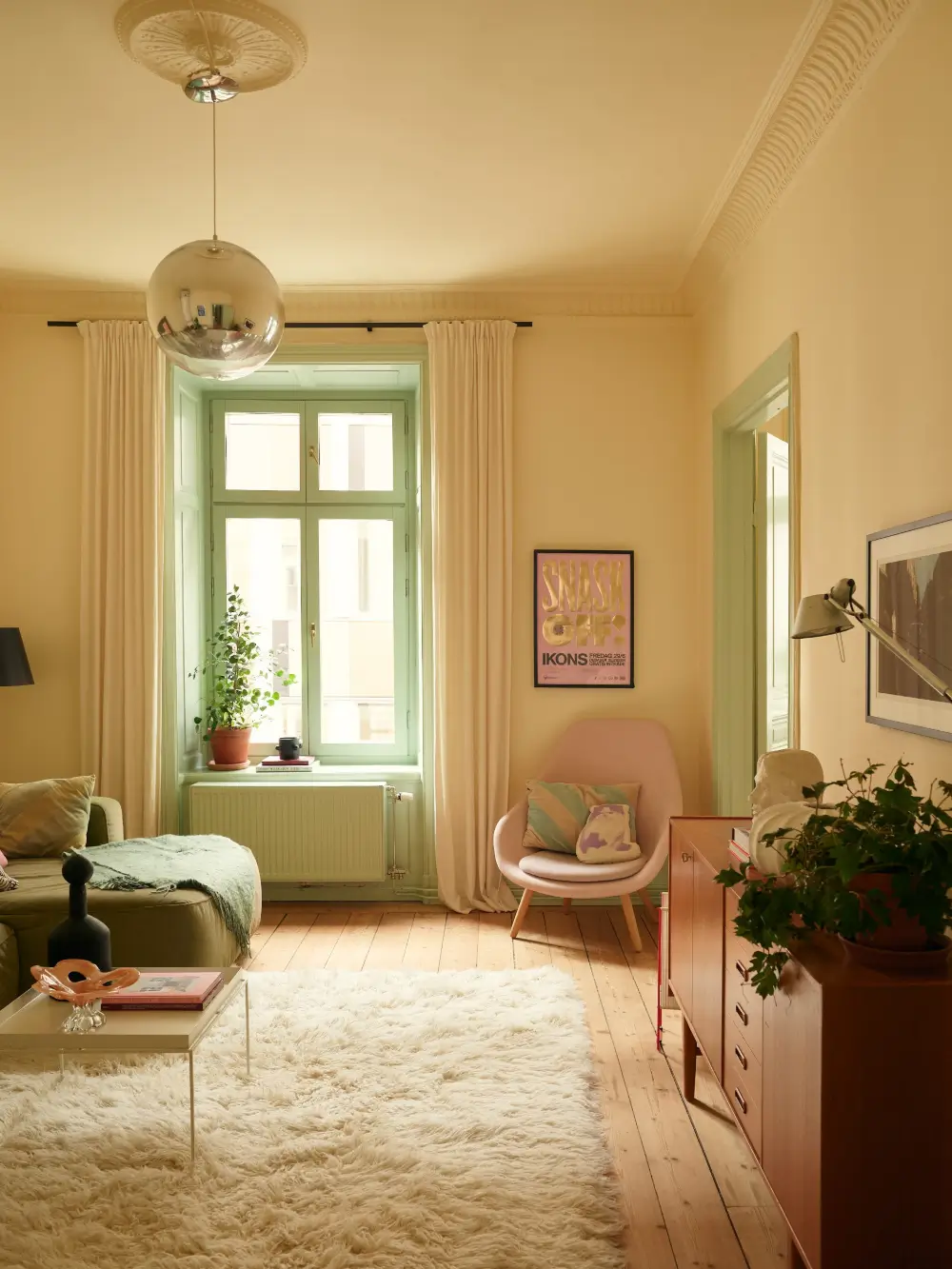 Before & After: A Colorful, Modern Update for a Late 19th-Century Apartment 1 pink-kitchen-painted-green-joinery-late-19th-century-stockholm-apartment-nordroom