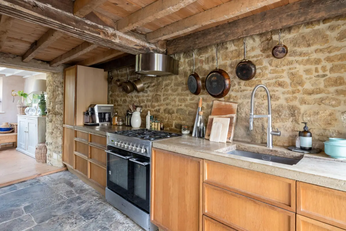 Pink Plaster Walls and Original Elements in a Renovated 18th-Century Thatched Cottage 9 renovated-18th-century-cottage-english-countryside-nordroom
