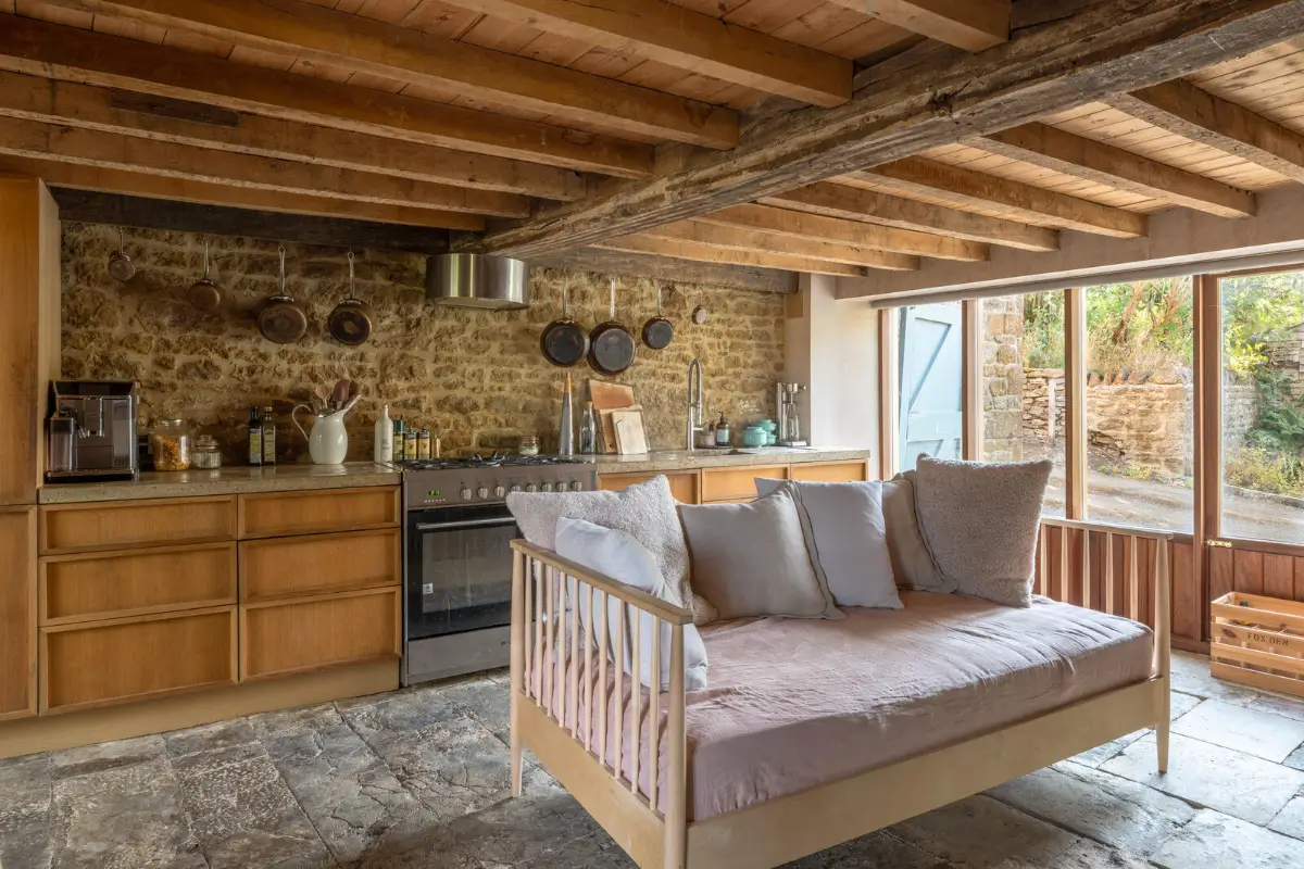 Pink Plaster Walls and Original Elements in a Renovated 18th-Century Thatched Cottage 10 renovated-18th-century-cottage-english-countryside-nordroom