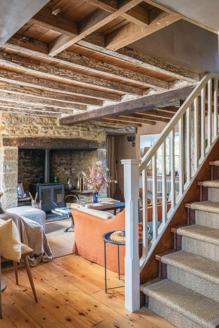 Pink Plaster Walls and Original Elements in a Renovated 18th-Century Thatched Cottage 3 renovated-18th-century-cottage-english-countryside-nordroom