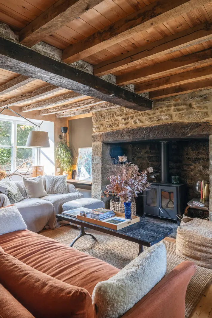 renovated-18th-century-cottage-english-countryside-nordroom