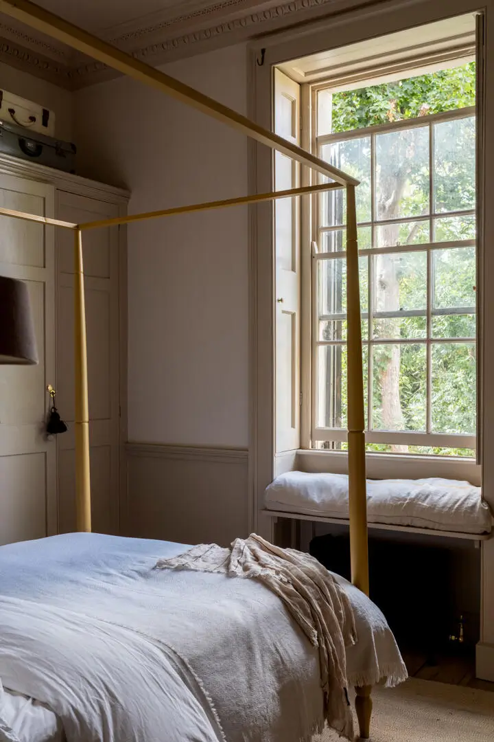 Period Features and Warm Interiors in a Georgian Apartment Overlooking Clapton Common 16 restored-features-small-georgian-apartment-london-nordroom