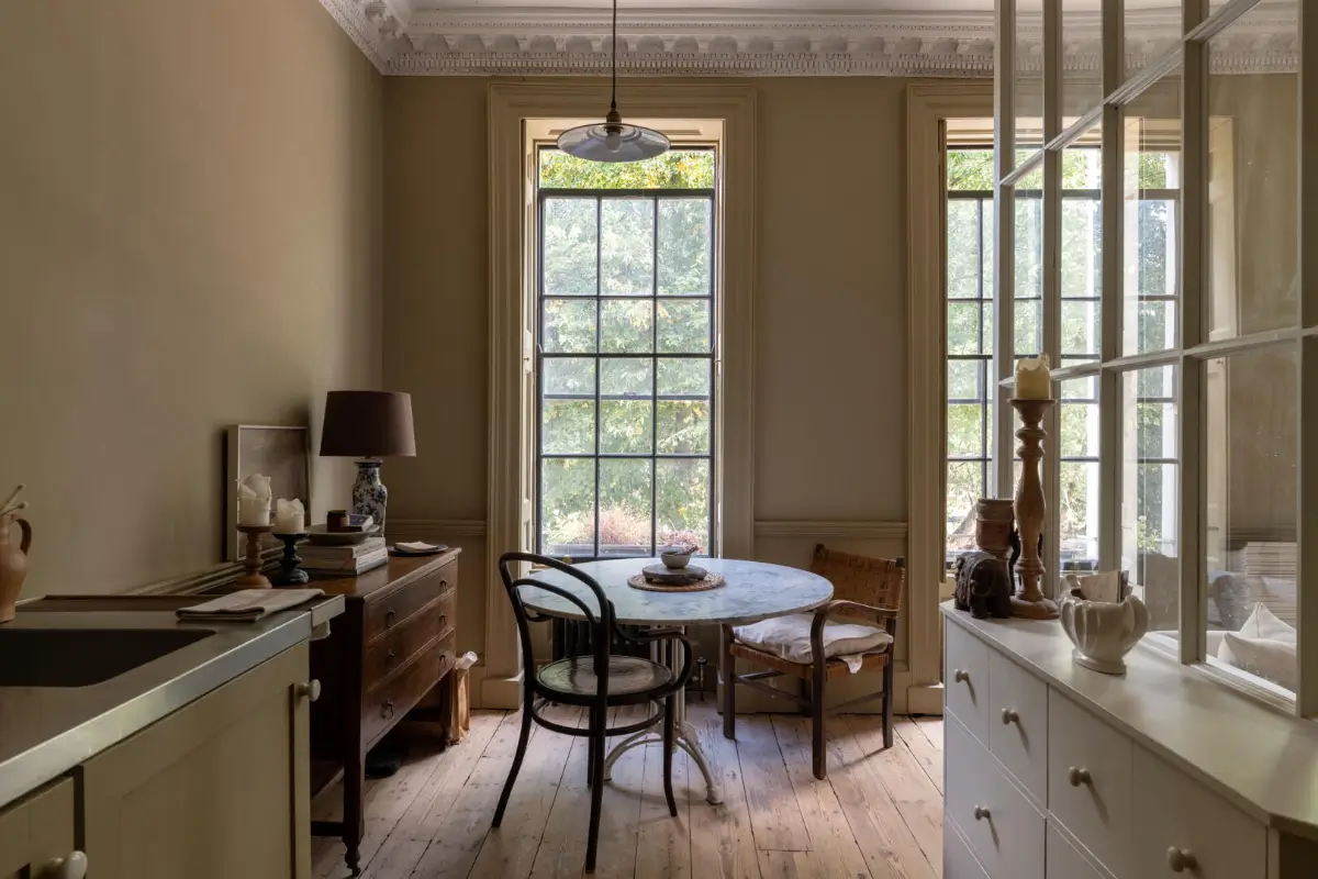 Period Features and Warm Interiors in a Georgian Apartment Overlooking Clapton Common 8 restored-features-small-georgian-apartment-london-nordroom