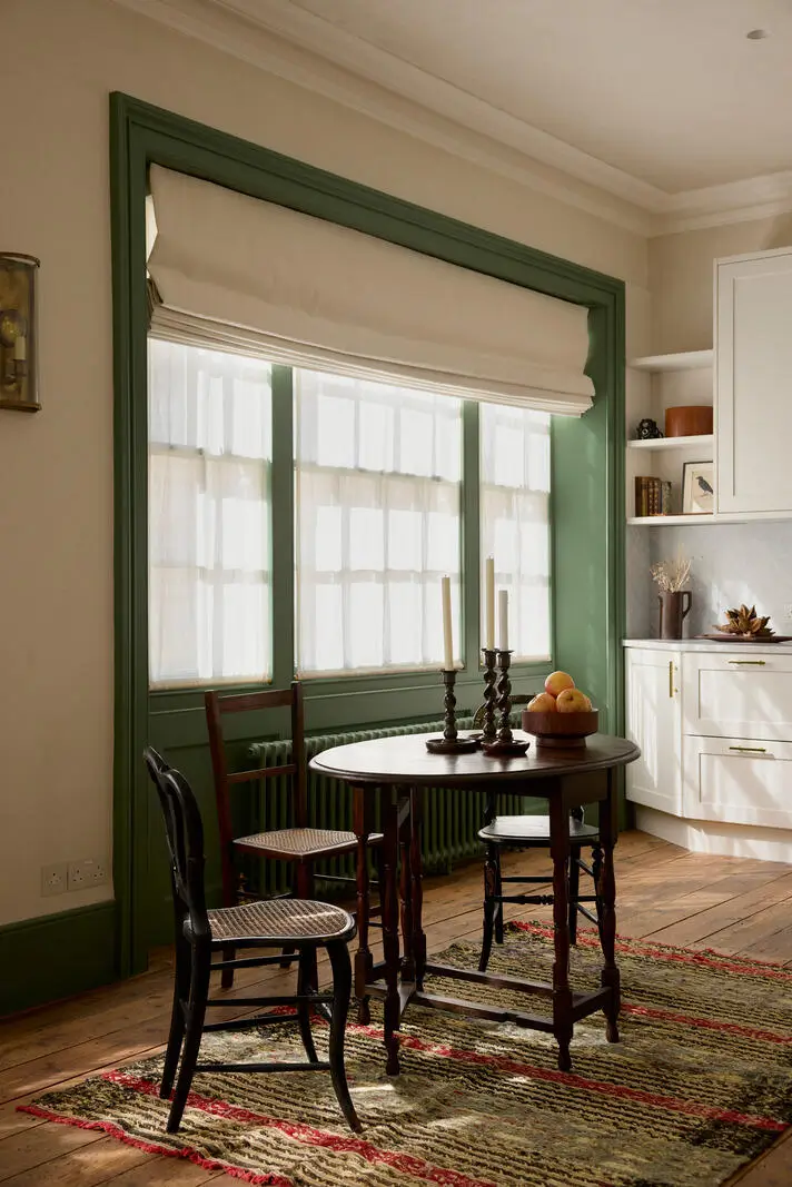 rich-color-palette-renovated-mews-house-south-kensington-london-nordroom