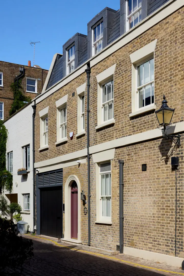A Rich Color Palette and Reclaimed Materials in a South Kensington Mews House 34 rich-color-palette-renovated-mews-house-south-kensington-london-nordroom