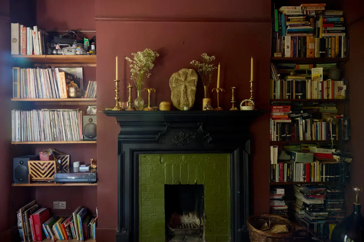 Stripped Floorboards, Terrazzo, and Bold Colors in a Victorian London Apartment 4 rich-color-palette-victorian-apartment-london-nordroom