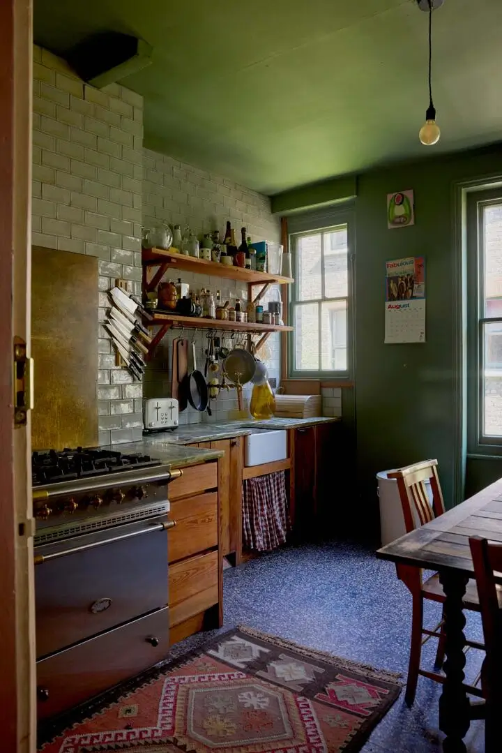 Stripped Floorboards, Terrazzo, and Bold Colors in a Victorian London Apartment 8 rich-color-palette-victorian-apartment-london-nordroom
