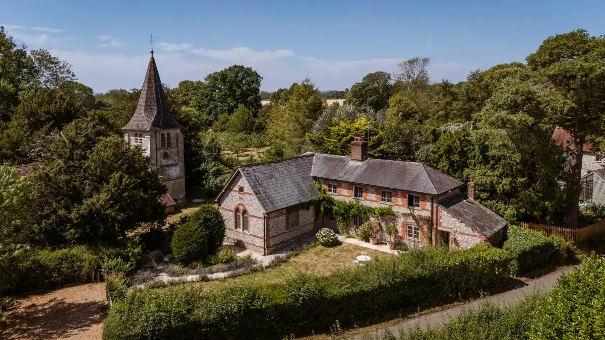Two Historic Cottages and an Old School Hall Become One Remarkable Hampshire Home 1 school-cottages-conversion-country-house-North-Hampshire-Downs-nordroom