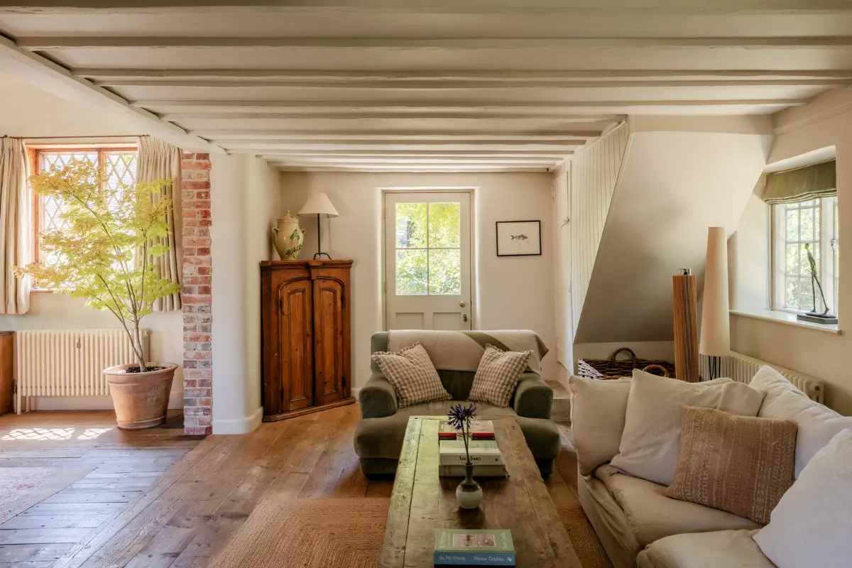 Two Historic Cottages and an Old School Hall Become One Remarkable Hampshire Home 11 school-cottages-conversion-country-house-North-Hampshire-Downs-nordroom