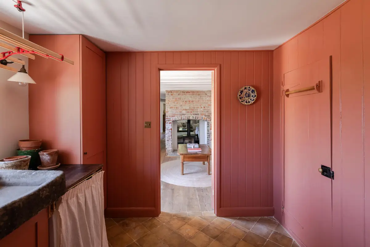 Two Historic Cottages and an Old School Hall Become One Remarkable Hampshire Home 15 school-cottages-conversion-country-house-North-Hampshire-Downs-nordroom
