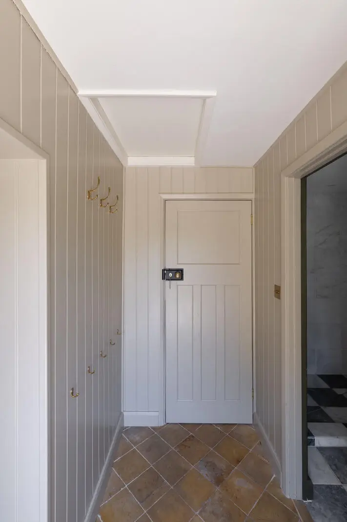 Two Historic Cottages and an Old School Hall Become One Remarkable Hampshire Home 17 school-cottages-conversion-country-house-North-Hampshire-Downs-nordroom