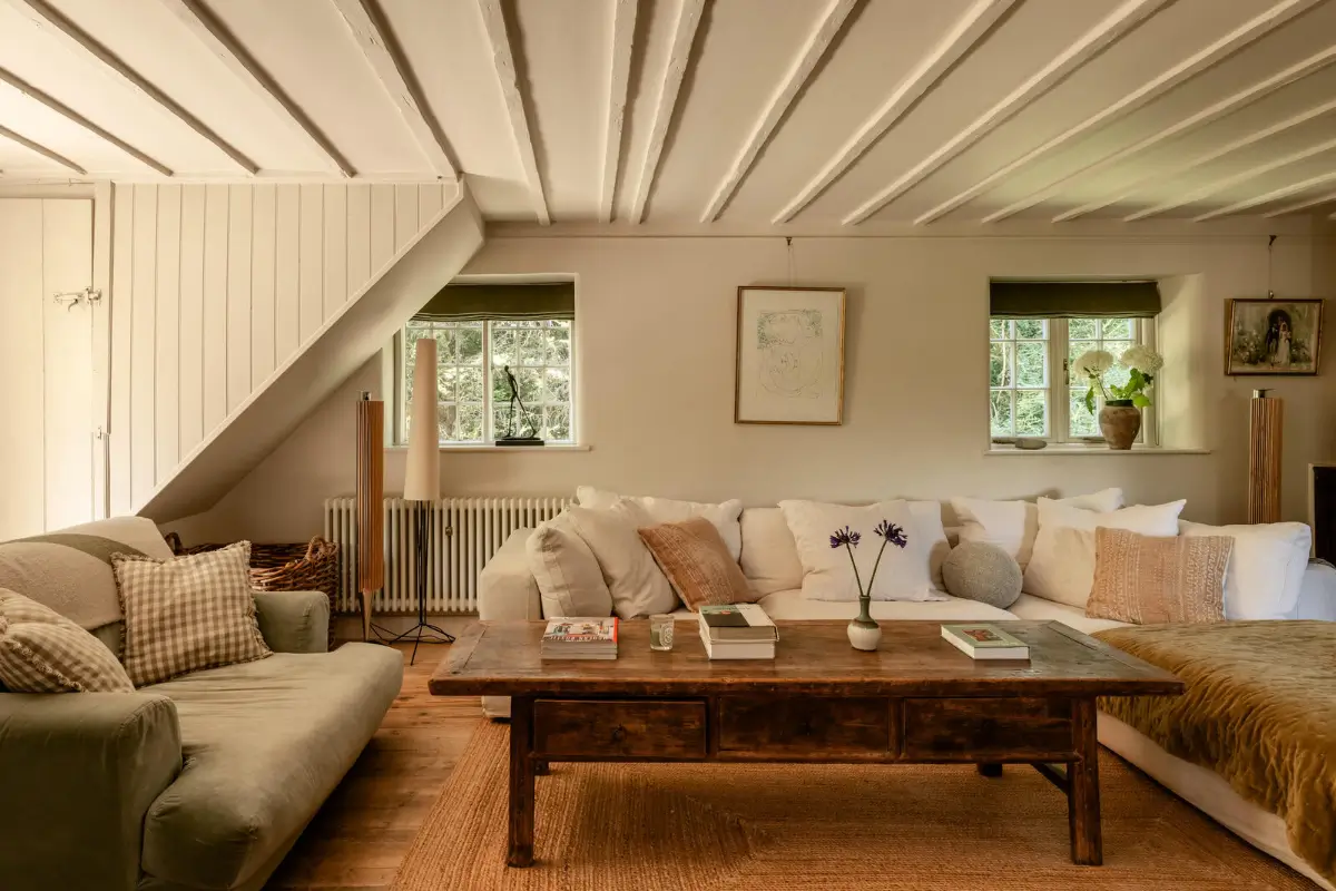 Two Historic Cottages and an Old School Hall Become One Remarkable Hampshire Home 12 school-cottages-conversion-country-house-North-Hampshire-Downs-nordroom