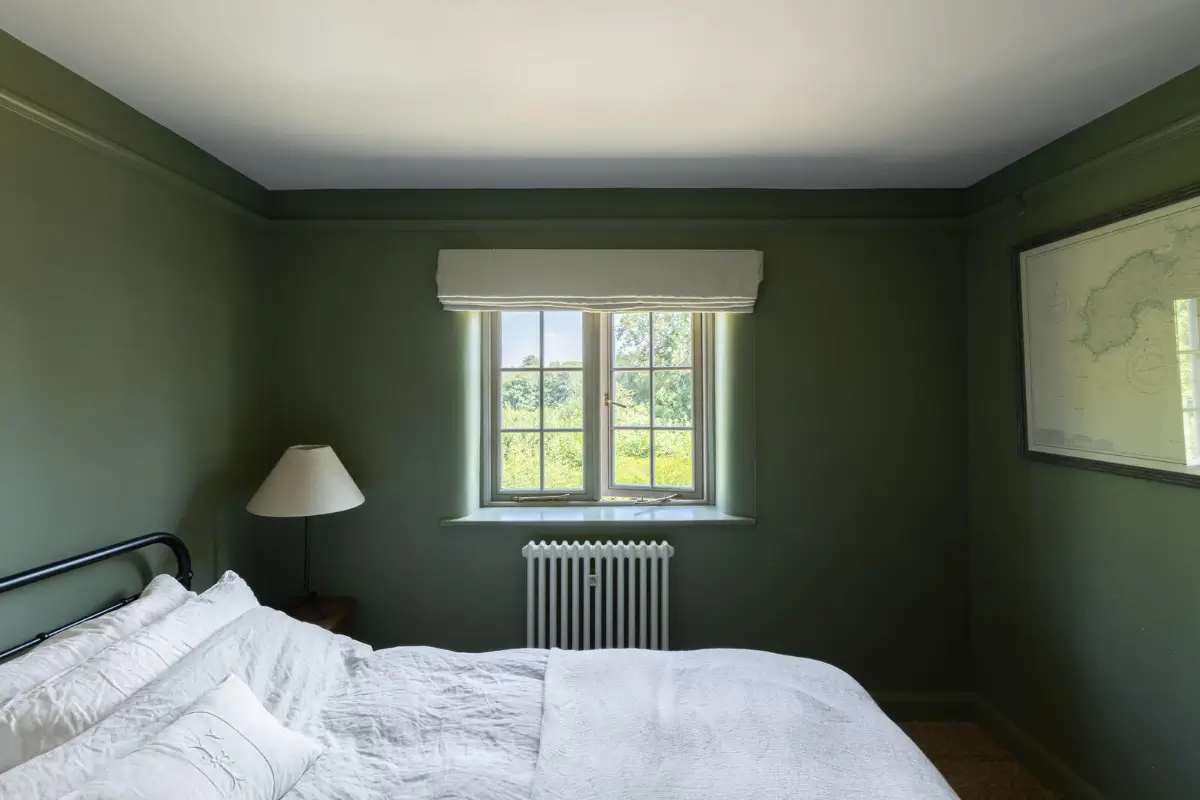 Two Historic Cottages and an Old School Hall Become One Remarkable Hampshire Home 22 school-cottages-conversion-country-house-North-Hampshire-Downs-nordroom