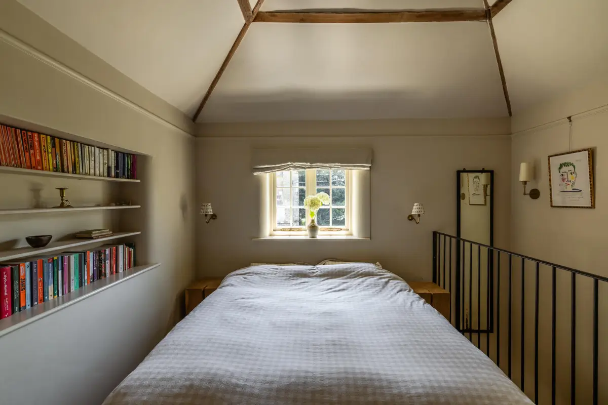 Two Historic Cottages and an Old School Hall Become One Remarkable Hampshire Home 24 school-cottages-conversion-country-house-North-Hampshire-Downs-nordroom