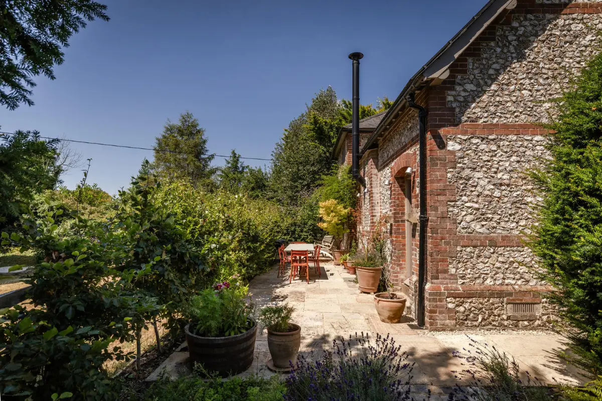 Two Historic Cottages and an Old School Hall Become One Remarkable Hampshire Home 29 school-cottages-conversion-country-house-North-Hampshire-Downs-nordroom