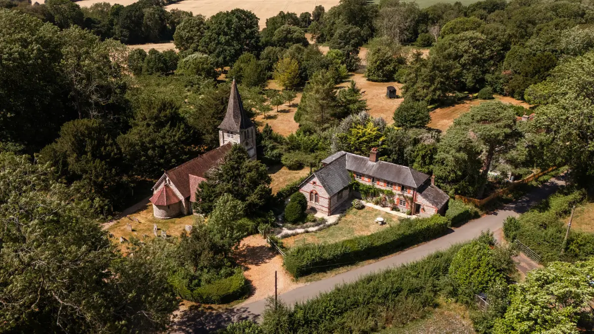 Two Historic Cottages and an Old School Hall Become One Remarkable Hampshire Home 33 school-cottages-conversion-country-house-North-Hampshire-Downs-nordroom