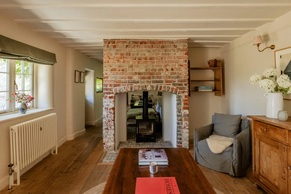 Two Historic Cottages and an Old School Hall Become One Remarkable Hampshire Home 14 school-cottages-conversion-country-house-North-Hampshire-Downs-nordroom