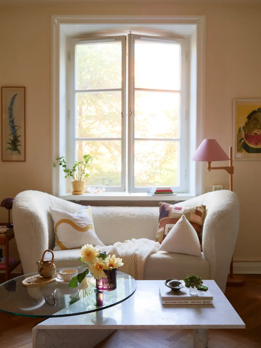 A 1920s Studio Apartment with Original Details and a Tiny Pink Kitchen 3 stockholm-studio-apartment-tiny-pink-kitchen-nordroom