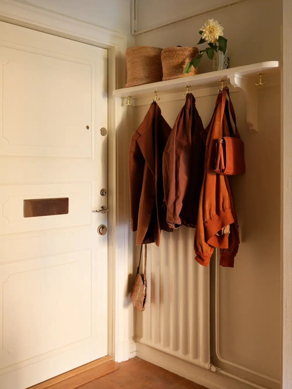 A 1920s Studio Apartment with Original Details and a Tiny Pink Kitchen 14 stockholm-studio-apartment-tiny-pink-kitchen-nordroom