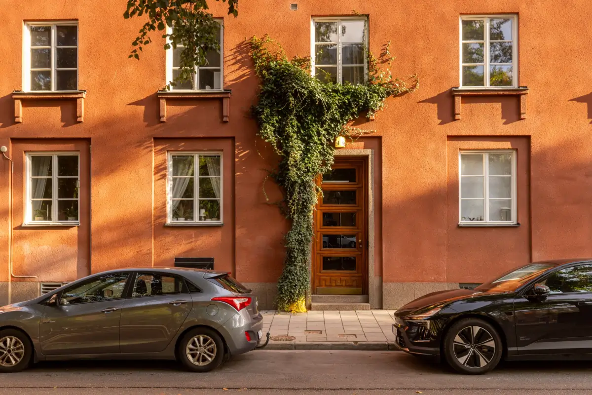 A 1920s Studio Apartment with Original Details and a Tiny Pink Kitchen 16 stockholm-studio-apartment-tiny-pink-kitchen-nordroom