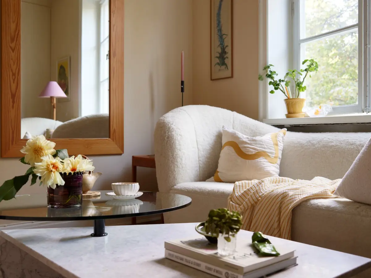 A 1920s Studio Apartment with Original Details and a Tiny Pink Kitchen 2 stockholm-studio-apartment-tiny-pink-kitchen-nordroom