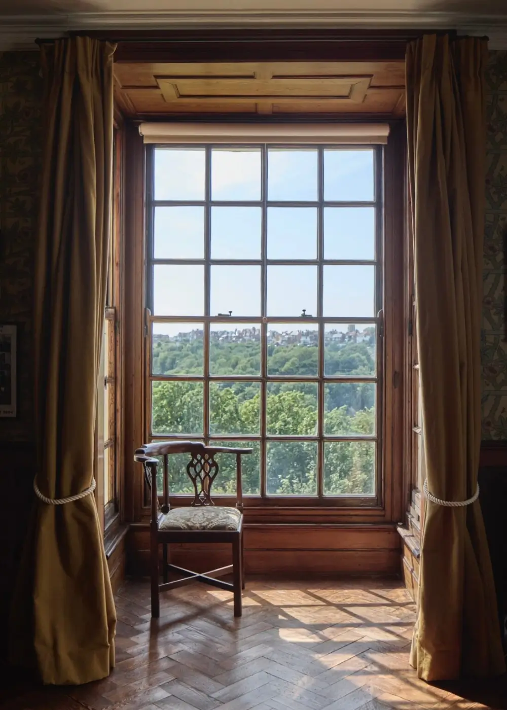 An Exceptionally Well-Preserved Arts and Crafts House Overlooking the English Channel 27 well-preserved-queen-anne-revival-style-country-house-hastings-arts-and-crafts-interiors-nordroom