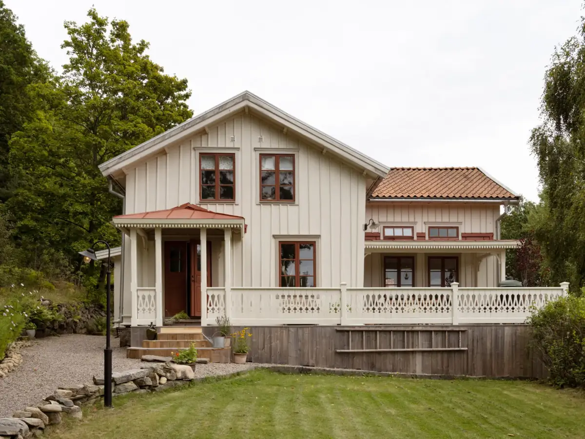 A Yellow Kitchen and Colorful Joinery in a Carefully Restored 1856 Swedish Country House 2 yellow-kitchen-historic-character-renovated-19th-century-home-sweden