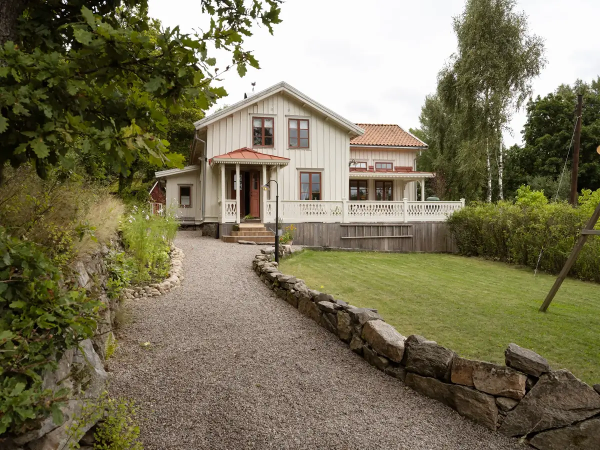 yellow-kitchen-historic-character-renovated-19th-century-home-sweden