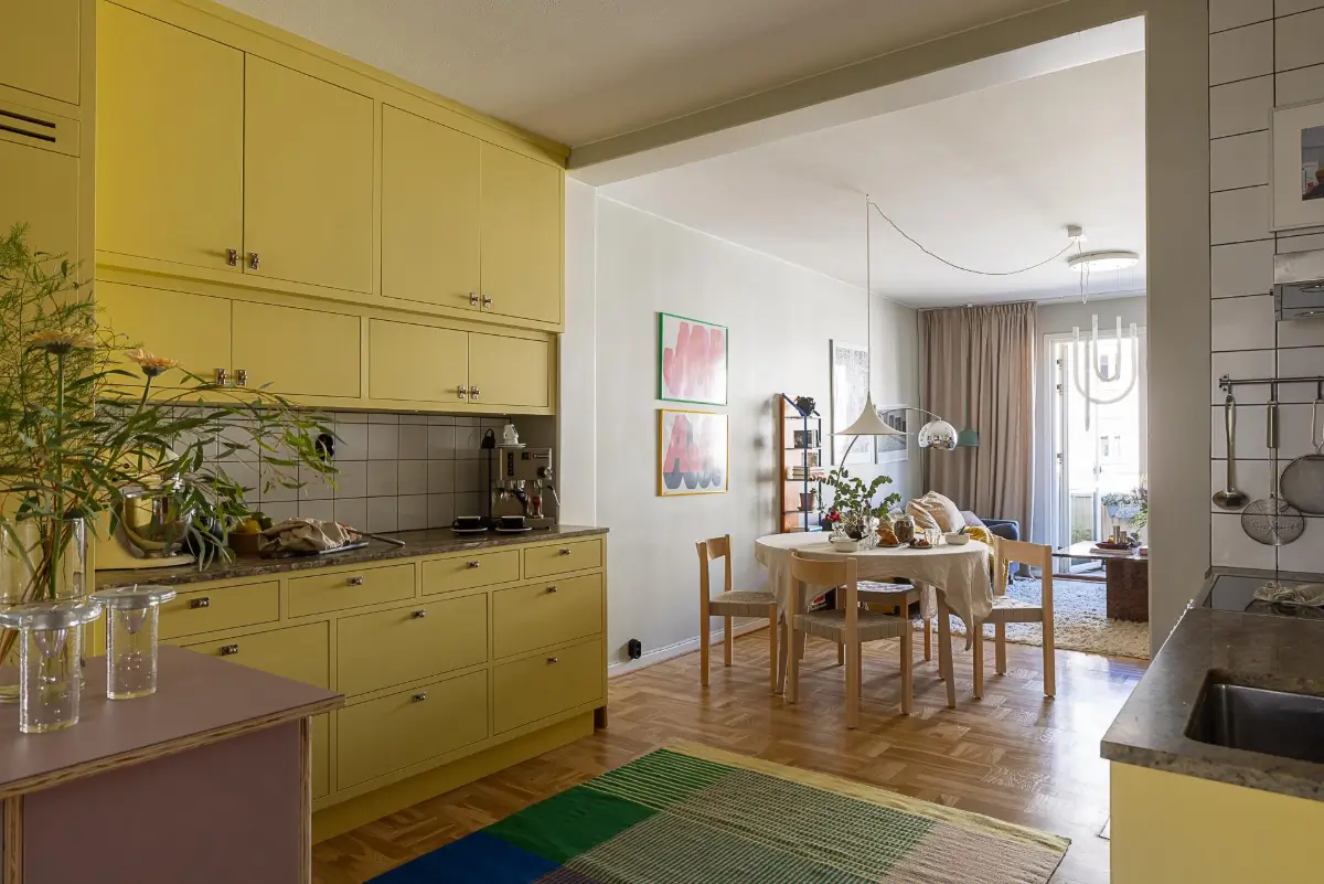 Original Features in a Colorful Midcentury Apartment in Sweden 11 yellow-kitchen-original-features-1940s-apartment-nordroom