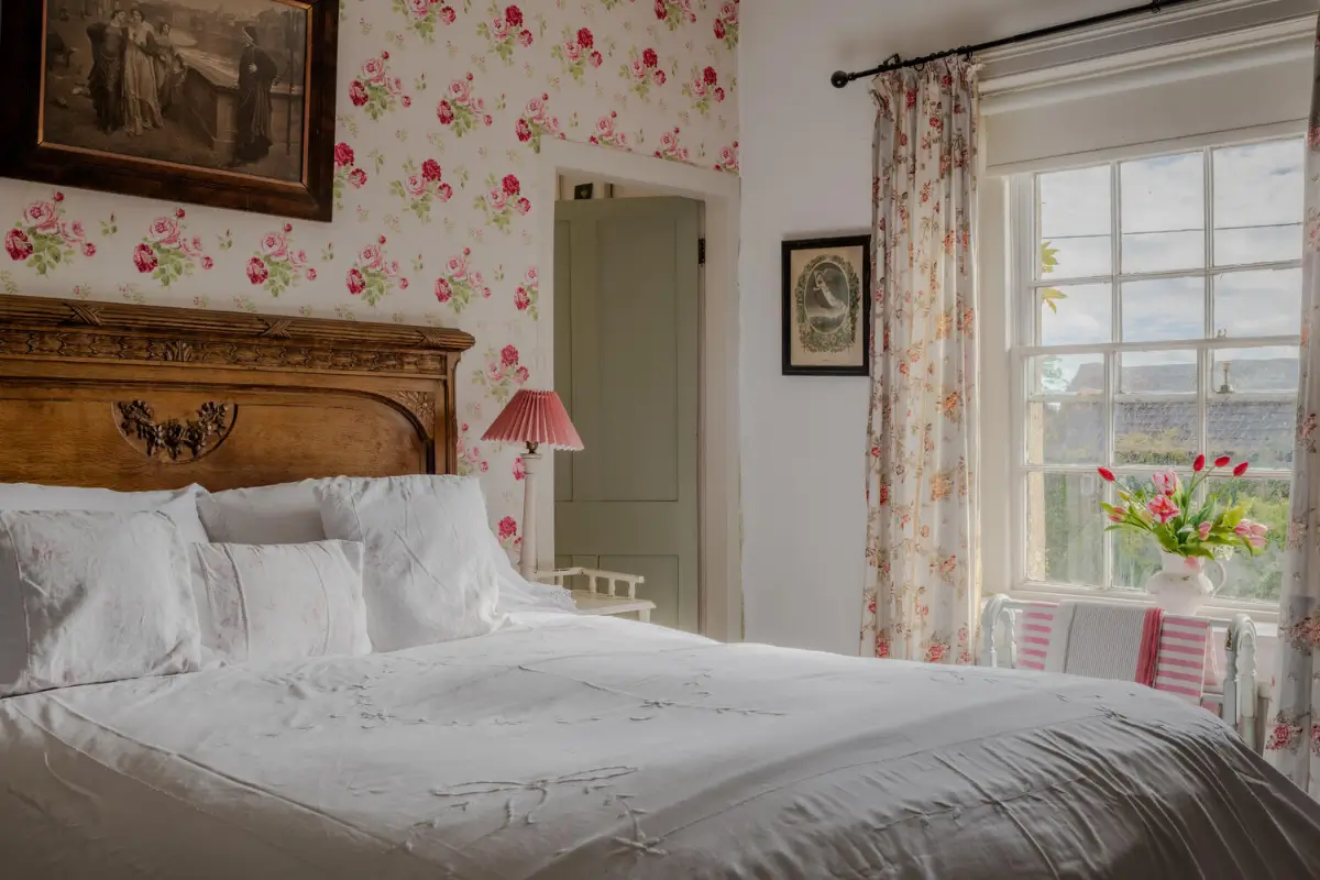 Cozy Pastel-Colored Interiors in a Georgian English Farmhouse 24 19th-century-georgian-farmhouse-wiltshire-cozy-interiors-nordroom