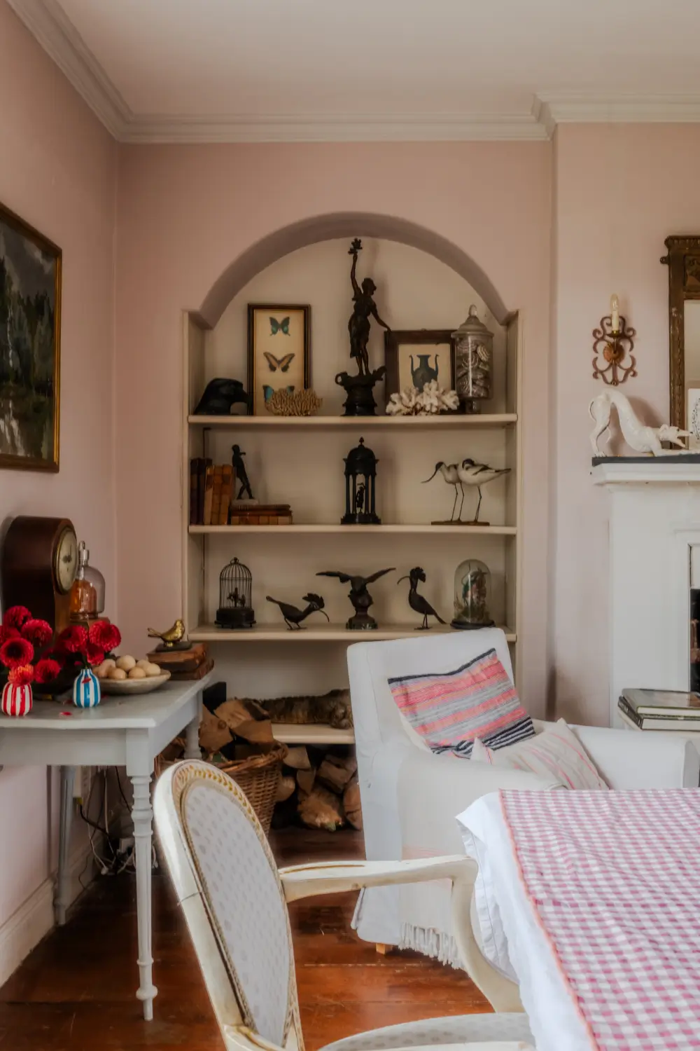 Cozy Pastel-Colored Interiors in a Georgian English Farmhouse 7 19th-century-georgian-farmhouse-wiltshire-cozy-interiors-nordroom