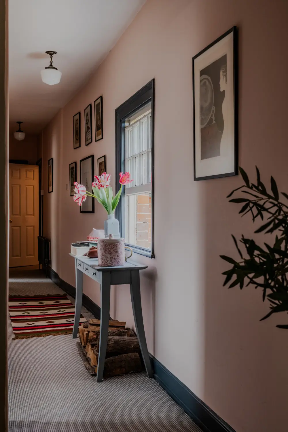 Cozy Pastel-Colored Interiors in a Georgian English Farmhouse 31 19th-century-georgian-farmhouse-wiltshire-cozy-interiors-nordroom