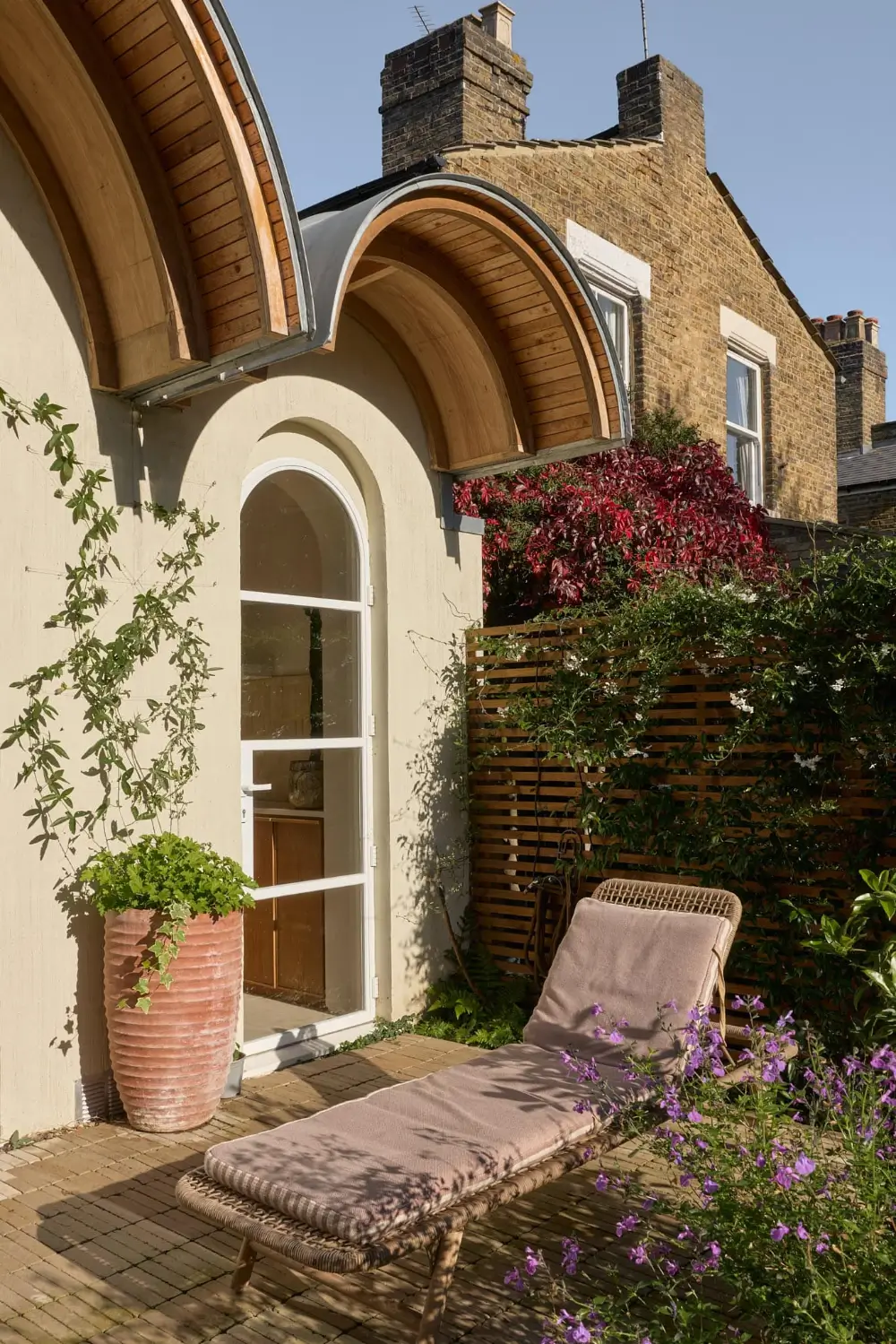 Arched Shapes, Period Details, and Color for a Victorian Family Home 23 arched-forms-light-filled-extended-19th-century-home-london