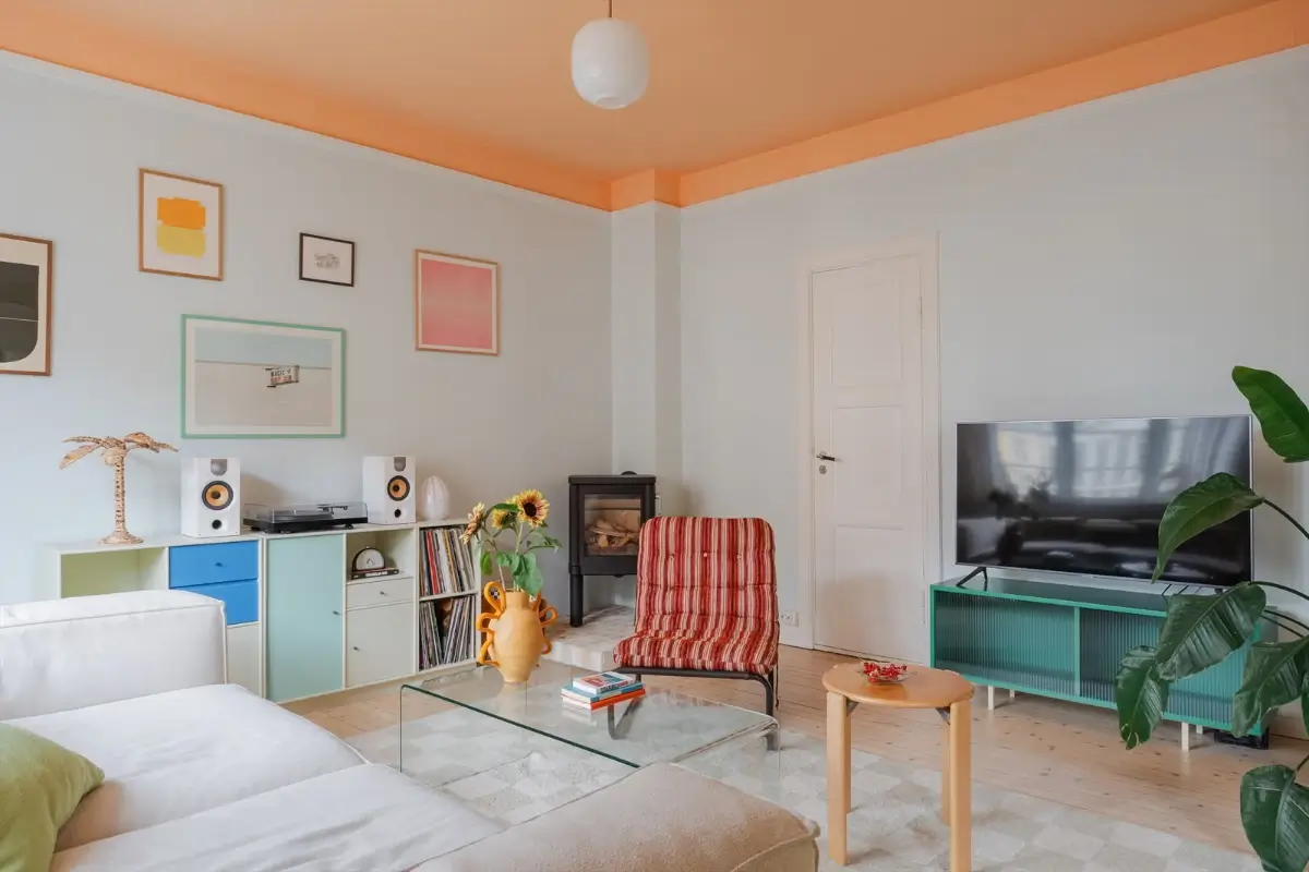 Painted Ceilings and 1930s Elements in a Colorful Oslo Apartment 4 colorful-1930s-apartment-oslo
