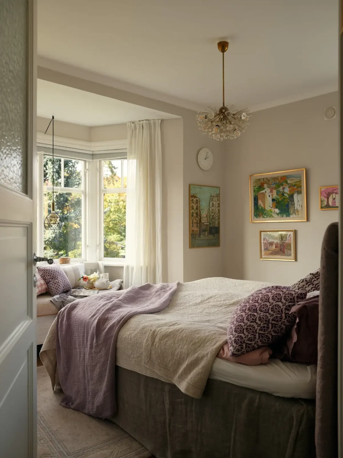 Cozy Interiors with Antiques and Art in an Art Nouveau Stockholm Apartment 16 cozy-apartment-large-windows-art-nouveau-building-gamla-enskede-stockholm-nordroom