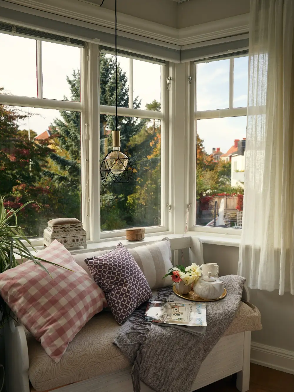 Cozy Interiors with Antiques and Art in an Art Nouveau Stockholm Apartment 18 cozy-apartment-large-windows-art-nouveau-building-gamla-enskede-stockholm-nordroom