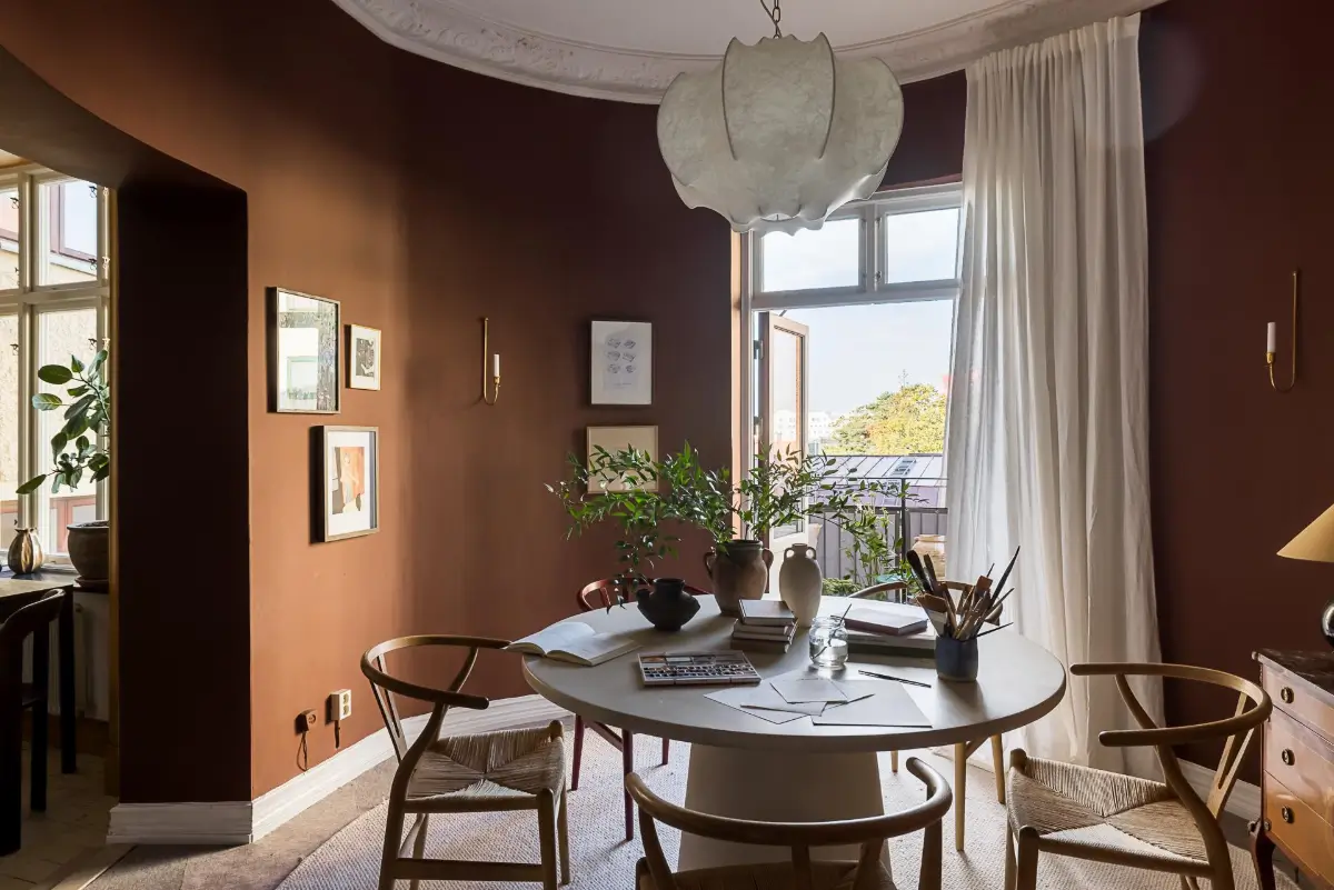 A Round Dining Room in a Turn-of-the-Century Family Apartment 27 cozy-early-20th-century-family-apartment-sweden