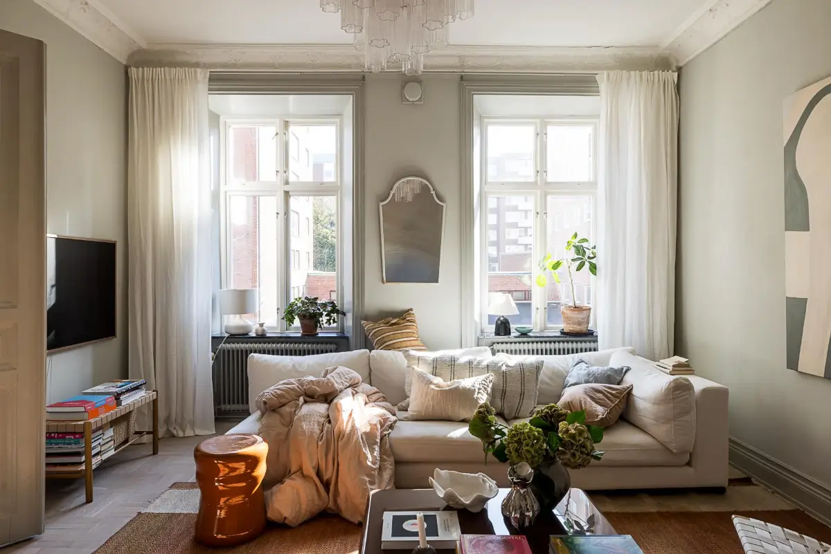 A Round Dining Room in a Turn-of-the-Century Family Apartment 2 cozy-early-20th-century-family-apartment-sweden