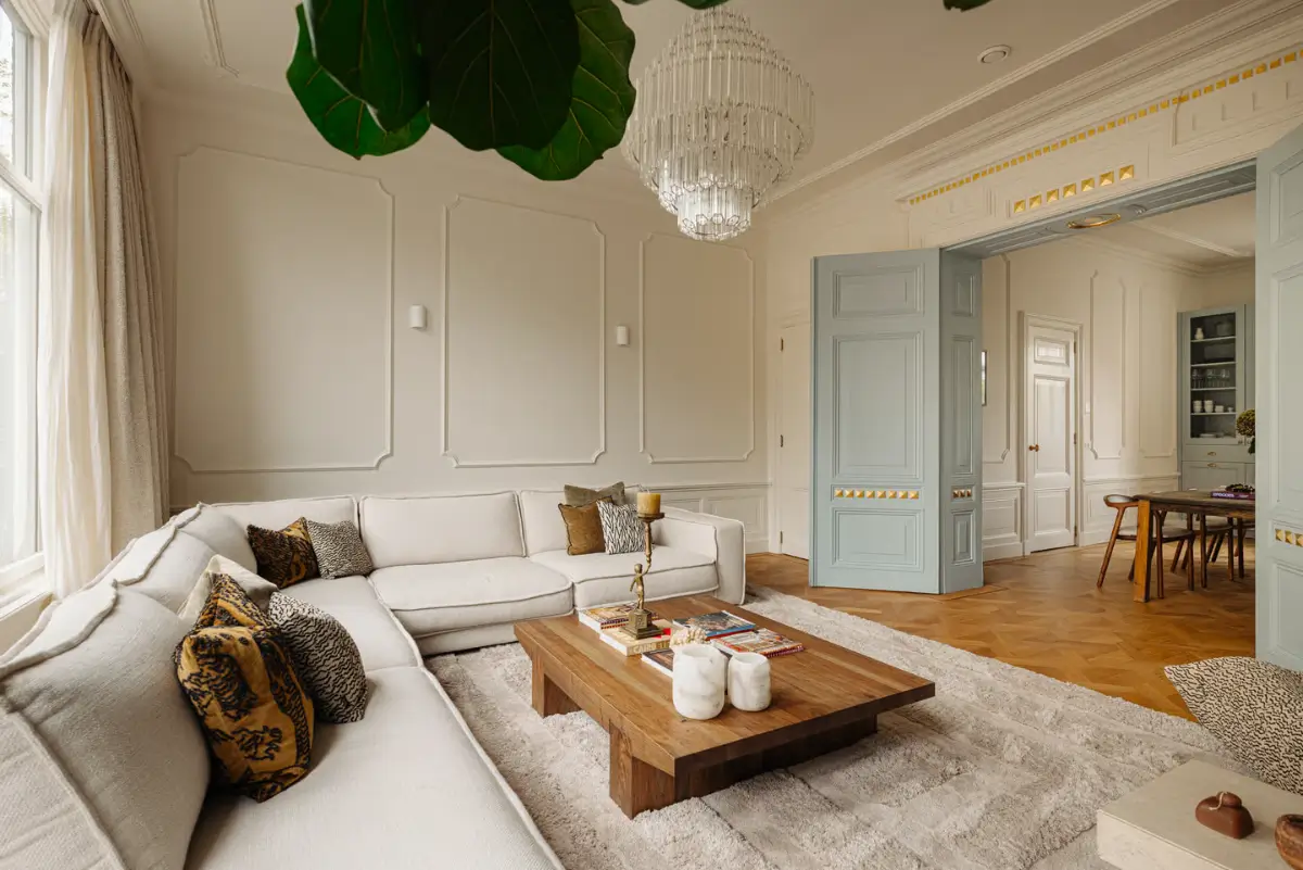 A Classic Amsterdam Canal House with a Light Blue Kitchen and a Secluded Garden 9 luxurious-canal-house-amsterdam