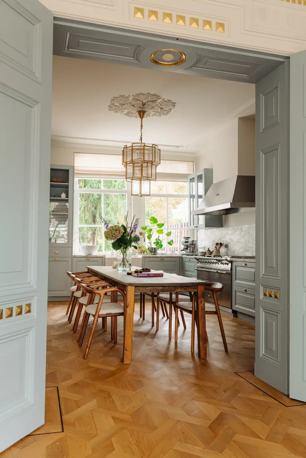 A Classic Amsterdam Canal House with a Light Blue Kitchen and a Secluded Garden 11 luxurious-canal-house-amsterdam