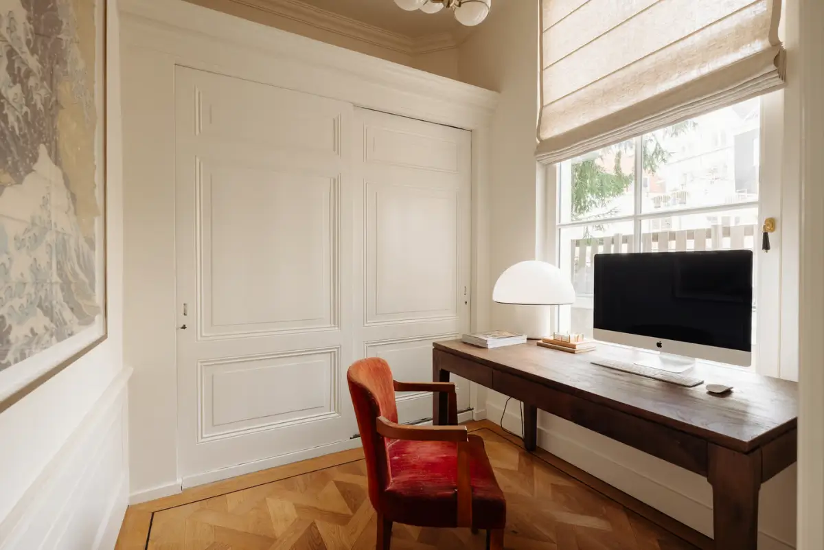 A Classic Amsterdam Canal House with a Light Blue Kitchen and a Secluded Garden 24 luxurious-canal-house-amsterdam
