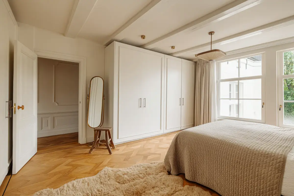 A Classic Amsterdam Canal House with a Light Blue Kitchen and a Secluded Garden 33 luxurious-canal-house-amsterdam