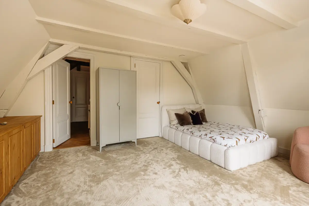 A Classic Amsterdam Canal House with a Light Blue Kitchen and a Secluded Garden 36 luxurious-canal-house-amsterdam